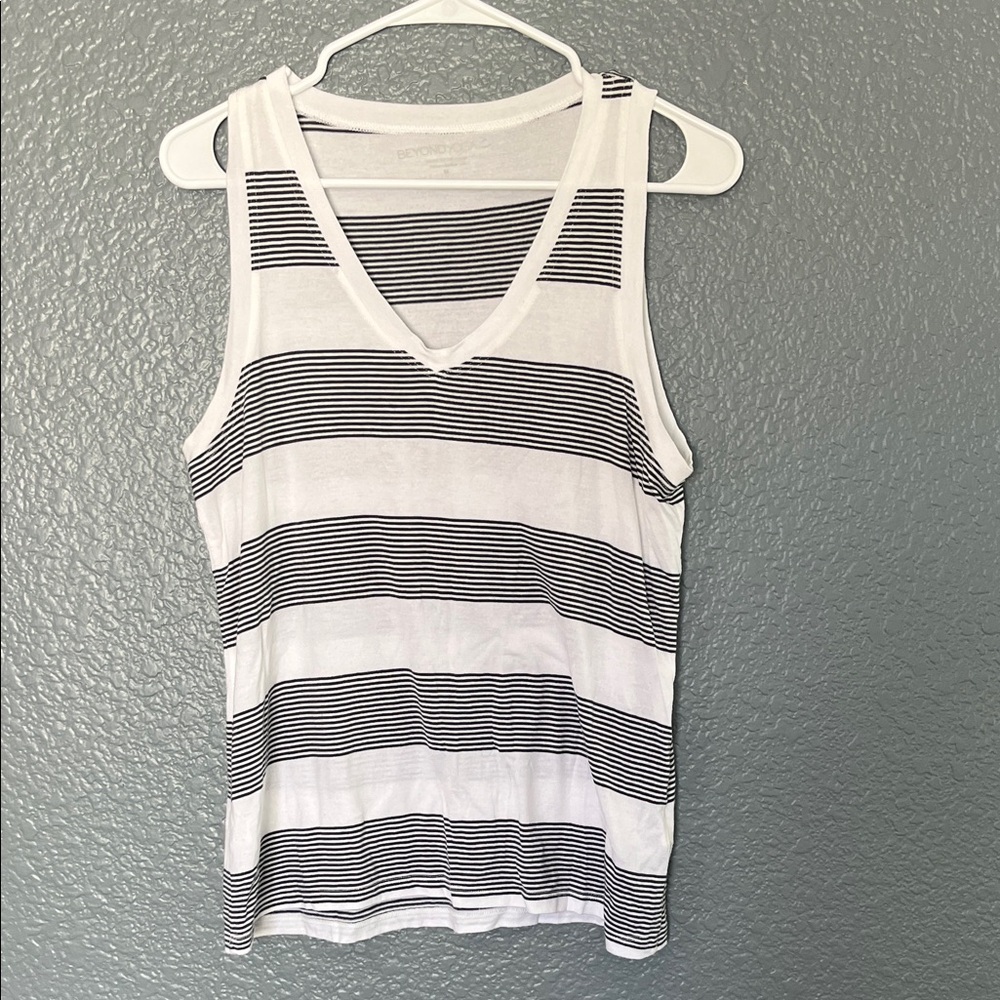 Beyond Yoga Black and White Striped Top size medium